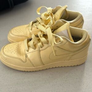 Nike Air Jordan 1 low in lemon